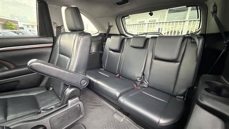 Used 2015 Toyota Highlander Limited Platinum AWD/4WD image 44