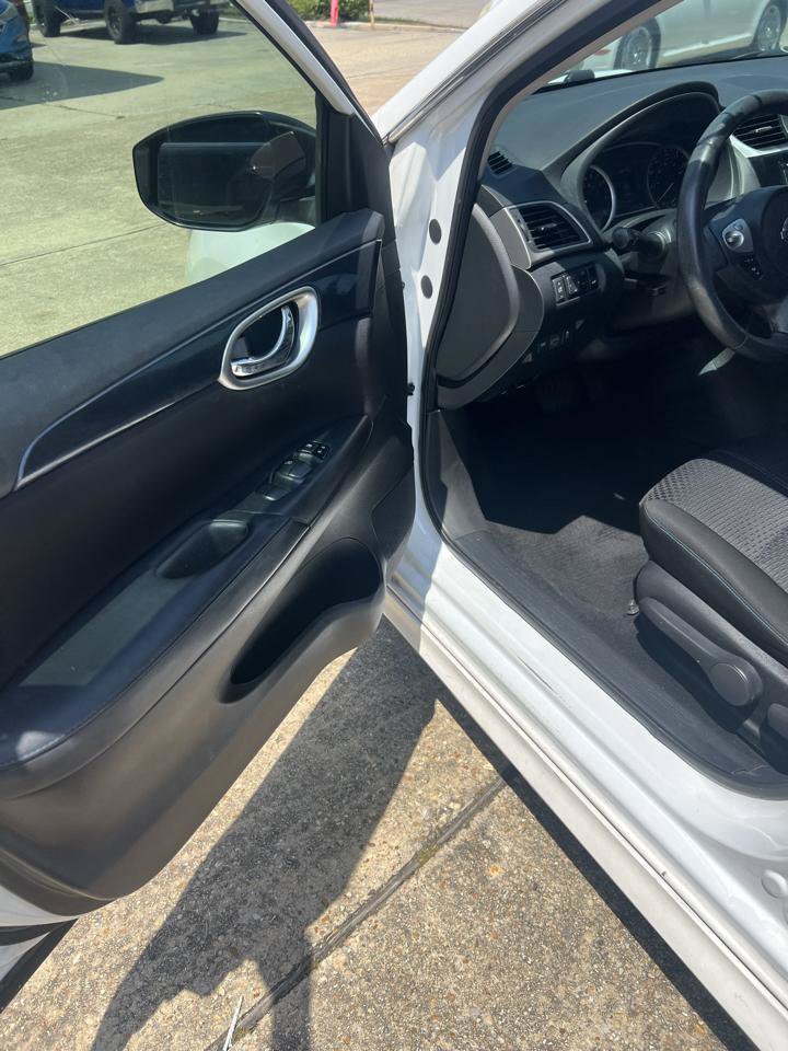 Used 2018 Nissan Sentra SR w/ SR Midnight Edition Package FWD image 11