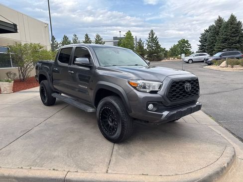 Used 2020 Toyota Tacoma TRD Off-Road w/ Technology Package AWD/4WD image 4