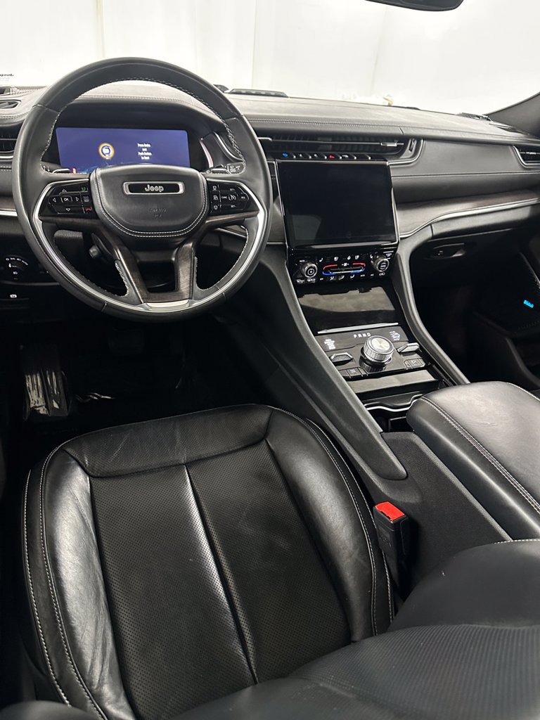 Used 2023 Jeep Grand Cherokee Overland AWD/4WD image 23