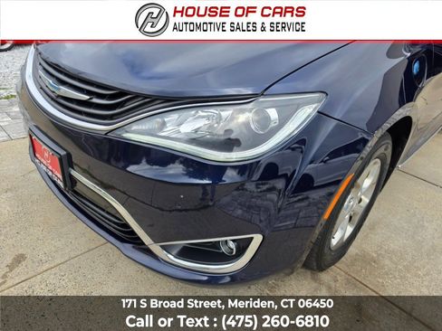 Used 2018 Chrysler Pacifica Limited w/ Advanced Safetytec Group FWD image 9