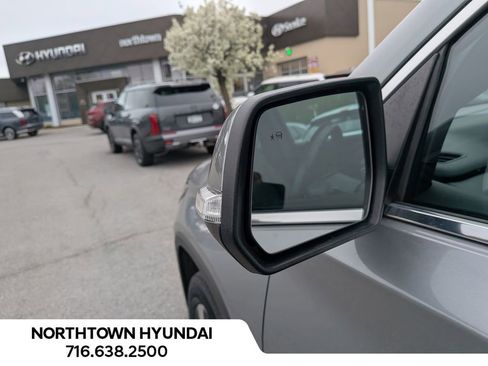 Used 2023 Chevrolet Traverse LT w/ LT Premium Package AWD/4WD image 47