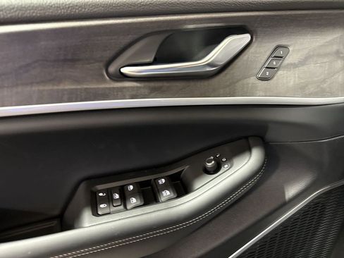 New 2025 Jeep Grand Cherokee Limited w/ Luxury Tech Group II image 22