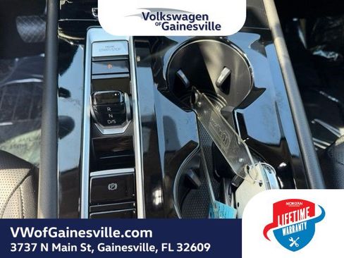 Used 2025 Volkswagen Atlas SEL AWD/4WD image 25