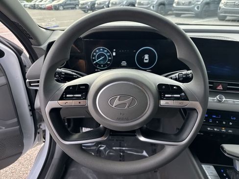 Used 2024 Hyundai Elantra SEL FWD image 29