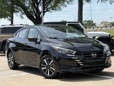 Used 2025 Nissan Versa SV FWD image 2