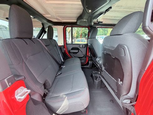 Used 2025 Jeep Wrangler Unlimited Rubicon AWD/4WD image 24