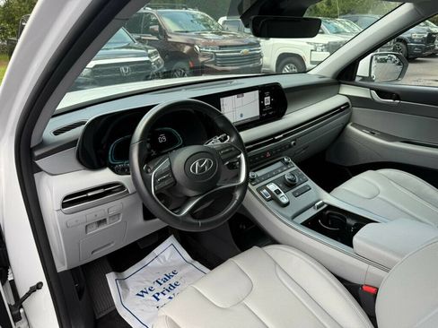 Used 2025 Hyundai Palisade SEL FWD image 3