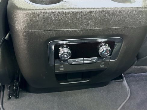 Used 2025 GMC Yukon Elevation image 24