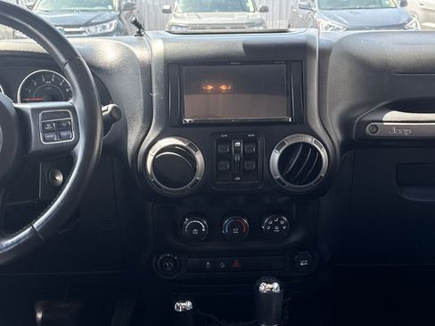 Used 2014 Jeep Wrangler Unlimited Sport w/ Quick Order Package 24S AWD/4WD image 17