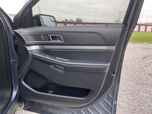 Used 2018 Ford Explorer XLT w/ Equipment Group 201A AWD/4WD image 24