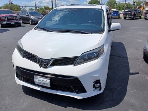 Used 2019 Toyota Sienna SE FWD image 8