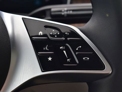 Certified 2025 Mercedes-Benz C 300 4MATIC Sedan image 18