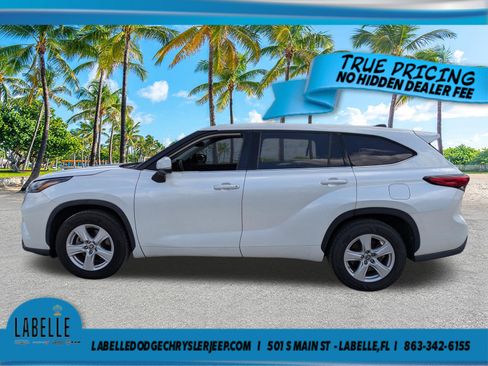 Used 2022 Toyota Highlander LE FWD image 7