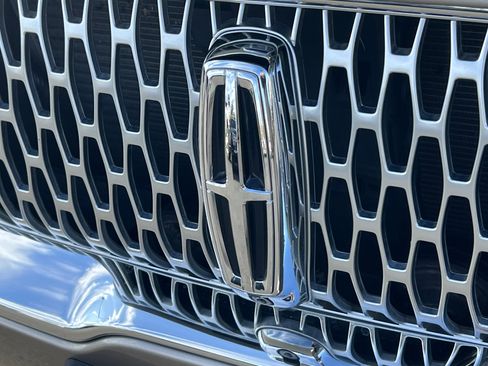 Used 2019 Lincoln Nautilus Reserve image 8