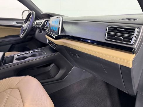 Used 2024 Volkswagen Atlas Cross Sport SE image 30