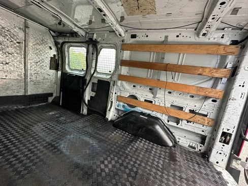 Used 2016 Ford Transit 250 130 Low Roof w/ Exterior Upgrade Package RWD image 24