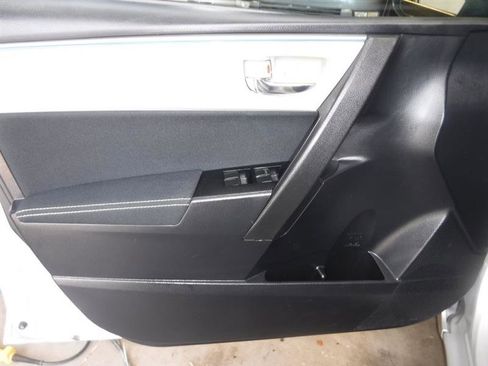 Used 2014 Toyota Corolla LE image 38