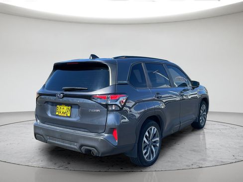 Used 2025 Subaru Forester Touring AWD/4WD image 3