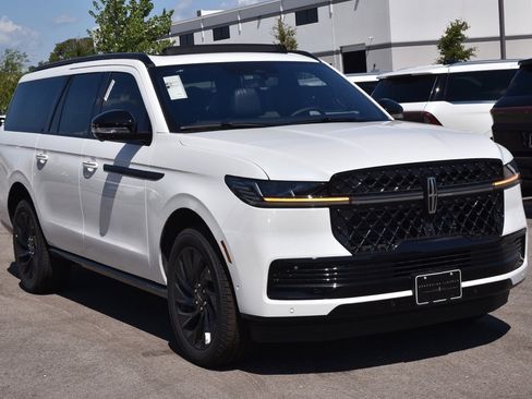New 2025 Lincoln Navigator L Reserve w/ Jet Appearance Package image 3