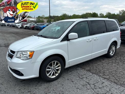 Used 2020 Dodge Grand Caravan SXT w/ Driver Convenience Group FWD image 1
