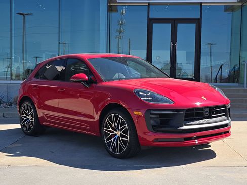 Certified 2026 Porsche Macan GTS image 9