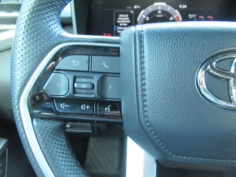 Used 2023 Toyota Tundra Platinum AWD/4WD image 25
