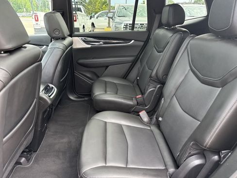 Used 2025 Cadillac XT6 Premium Luxury AWD/4WD image 6