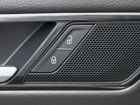 Used 2023 Volkswagen Tiguan SE R-Line image 14