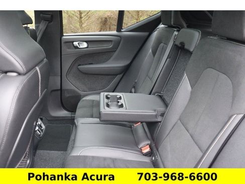 Used 2022 Volvo XC40 T5 R-Design w/ Advanced Package AWD/4WD image 29