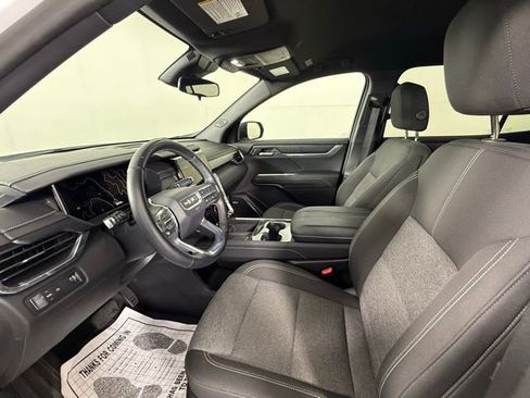 Used 2025 GMC Acadia Elevation image 13