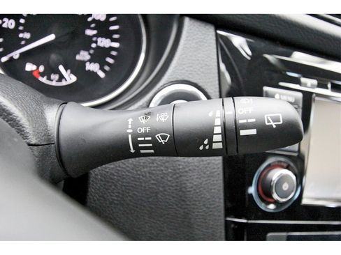 Certified 2022 Nissan Rogue Sport SV image 16