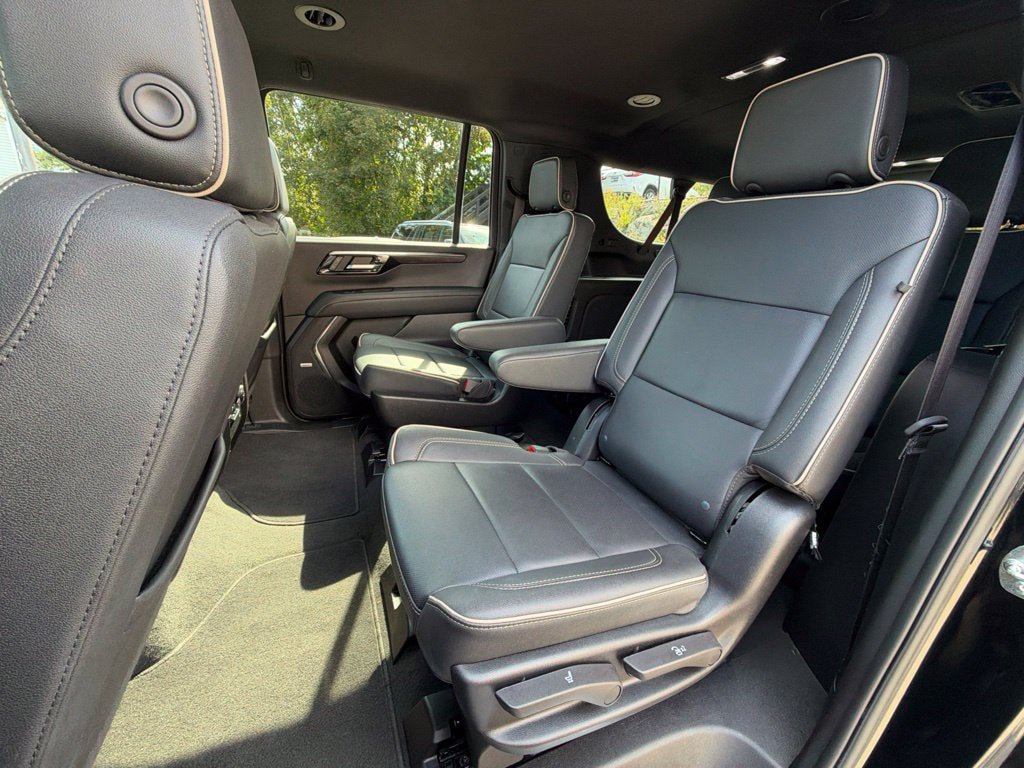 Used 2026 Chevrolet Suburban Premier AWD/4WD image 18