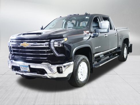 Used 2024 Chevrolet Silverado 3500 LTZ w/ LTZ Convenience Package AWD/4WD image 3