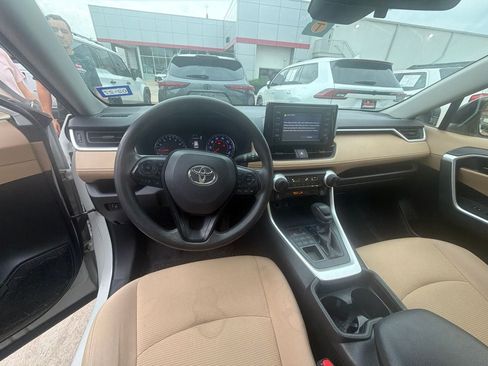 Used 2019 Toyota RAV4 LE AWD/4WD image 8