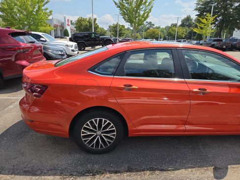 Used 2020 Volkswagen Jetta SE w/ SE Cold Weather Package FWD image 3