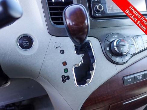 Used 2014 Toyota Sienna XLE image 22
