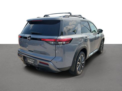Certified 2026 Nissan Pathfinder Platinum FWD image 3