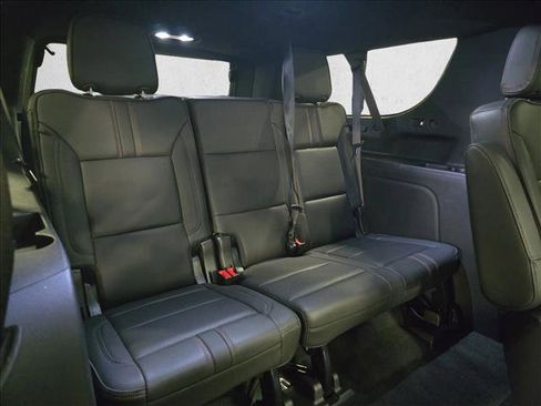 Used 2022 Chevrolet Suburban RST w/ Luxury Package image 12