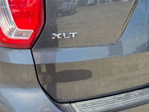 Used 2019 Ford Explorer XLT w/ Equipment Group 202A FWD image 8