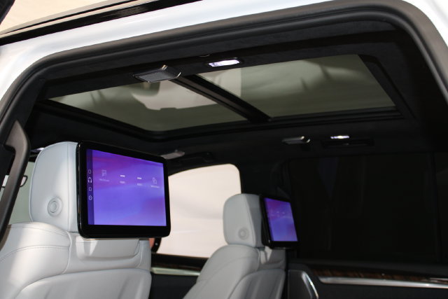 Used 2025 Cadillac Escalade Sport Platinum w/ LPO, ONYX Package AWD/4WD image 12