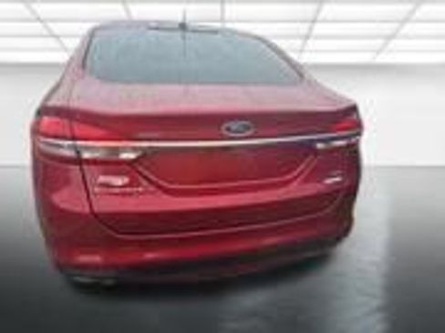 Used 2017 Ford Fusion SE w/ Fusion SE Technology Package FWD image 5