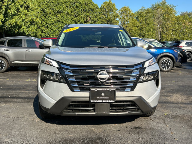 Certified 2025 Nissan Rogue SV AWD/4WD image 7