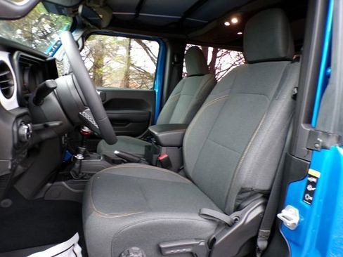 Used 2025 Jeep Wrangler Sport S image 11