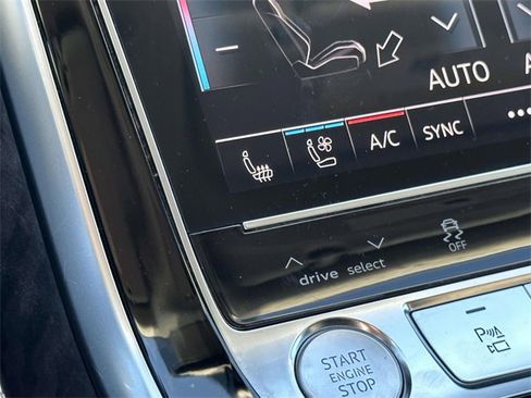 Used 2019 Audi Q8 Prestige w/ Luxury Package image 32