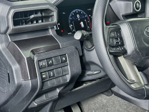 Used 2025 Toyota 4Runner SR5 AWD/4WD image 17