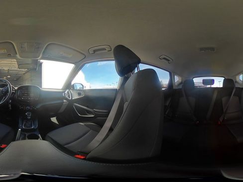 Used 2025 Kia Soul LX w/ LX Technology Package FWD image 40