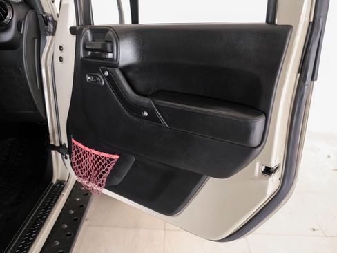 Used 2017 Jeep Wrangler Unlimited Rubicon AWD/4WD image 38