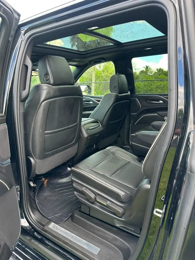 Used 2023 Cadillac Escalade ESV Premium Luxury AWD/4WD image 13