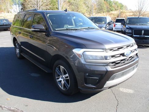 Used 2024 Ford Expedition Max XLT image 2
